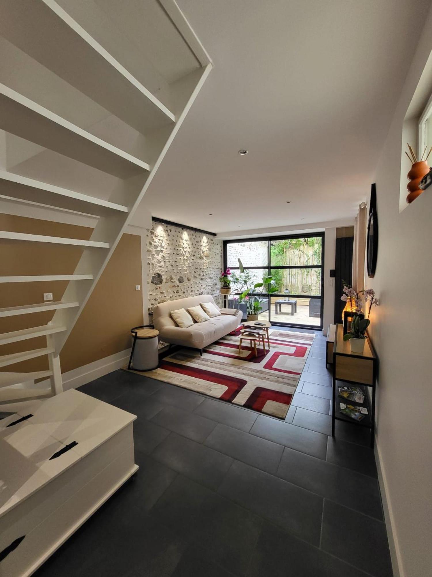 Le Patio - Appartement Calme - Hyper Centre Pau Bagian luar foto